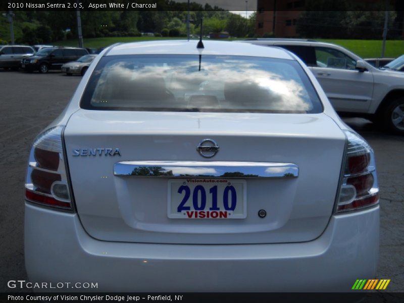 Aspen White / Charcoal 2010 Nissan Sentra 2.0 S