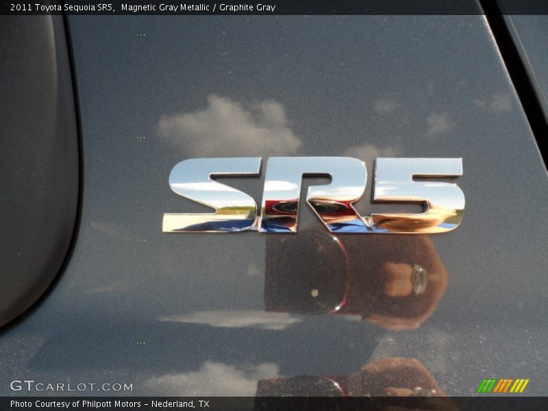 Magnetic Gray Metallic / Graphite Gray 2011 Toyota Sequoia SR5