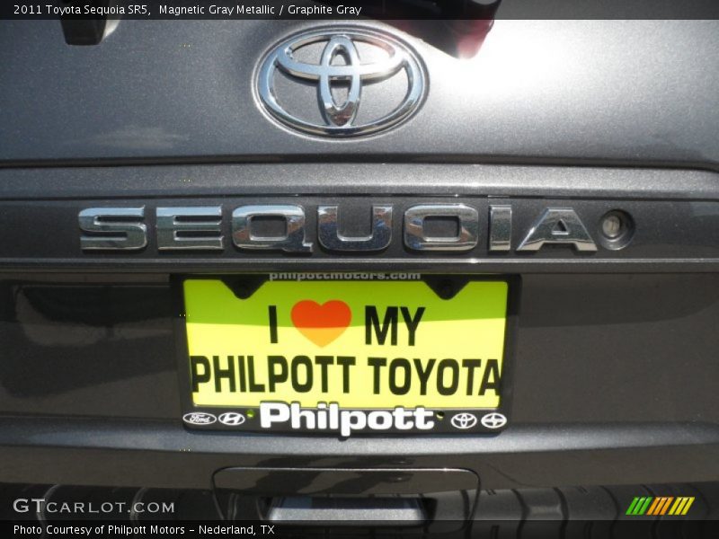 Magnetic Gray Metallic / Graphite Gray 2011 Toyota Sequoia SR5