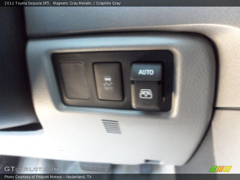 Magnetic Gray Metallic / Graphite Gray 2011 Toyota Sequoia SR5