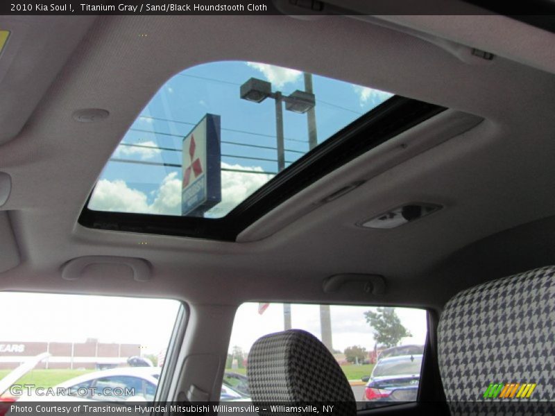 Titanium Gray / Sand/Black Houndstooth Cloth 2010 Kia Soul !