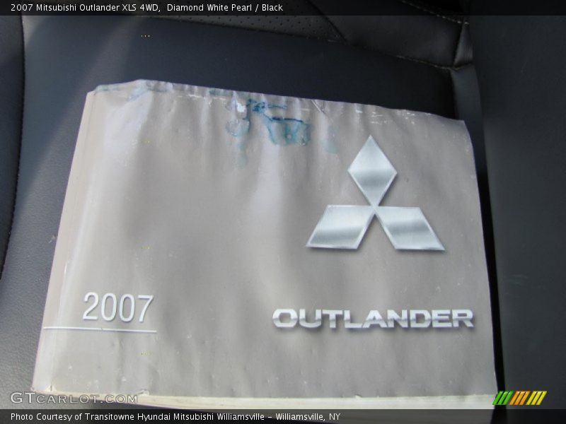 Diamond White Pearl / Black 2007 Mitsubishi Outlander XLS 4WD