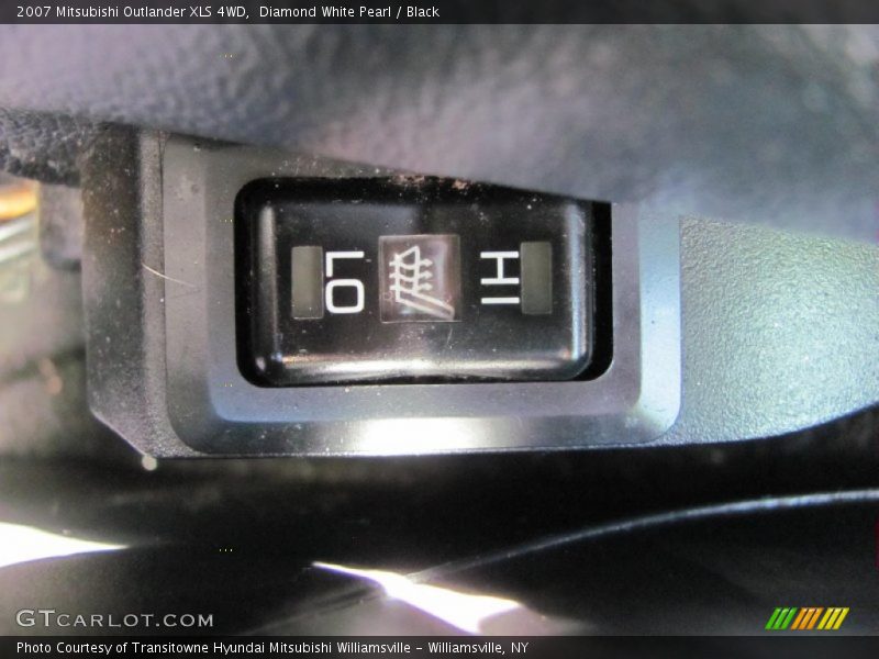 Diamond White Pearl / Black 2007 Mitsubishi Outlander XLS 4WD