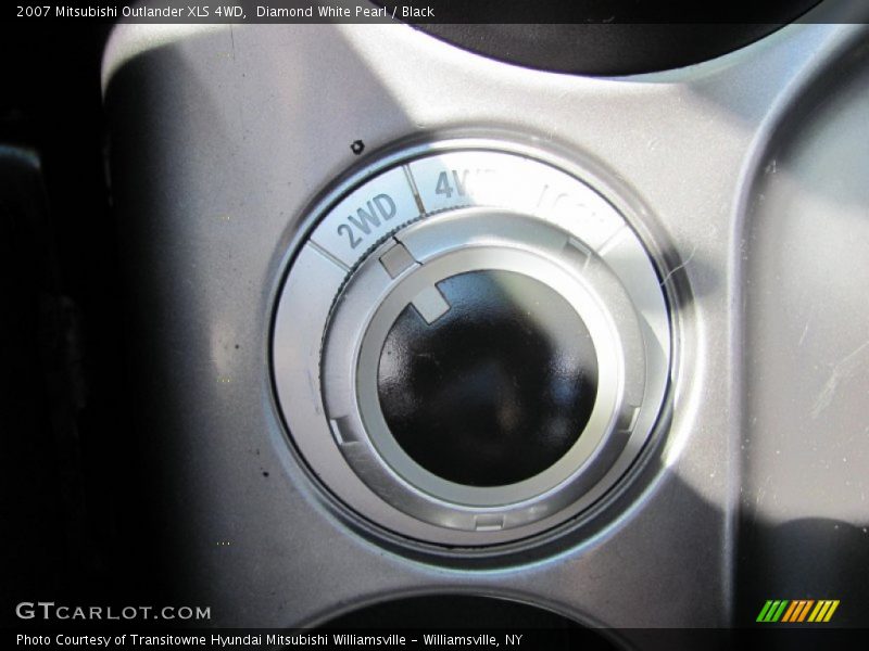 Diamond White Pearl / Black 2007 Mitsubishi Outlander XLS 4WD
