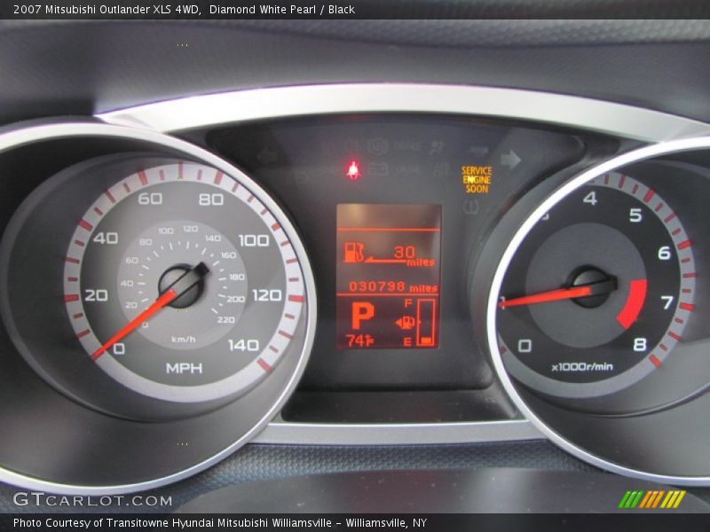 Diamond White Pearl / Black 2007 Mitsubishi Outlander XLS 4WD