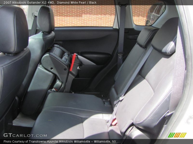 Diamond White Pearl / Black 2007 Mitsubishi Outlander XLS 4WD