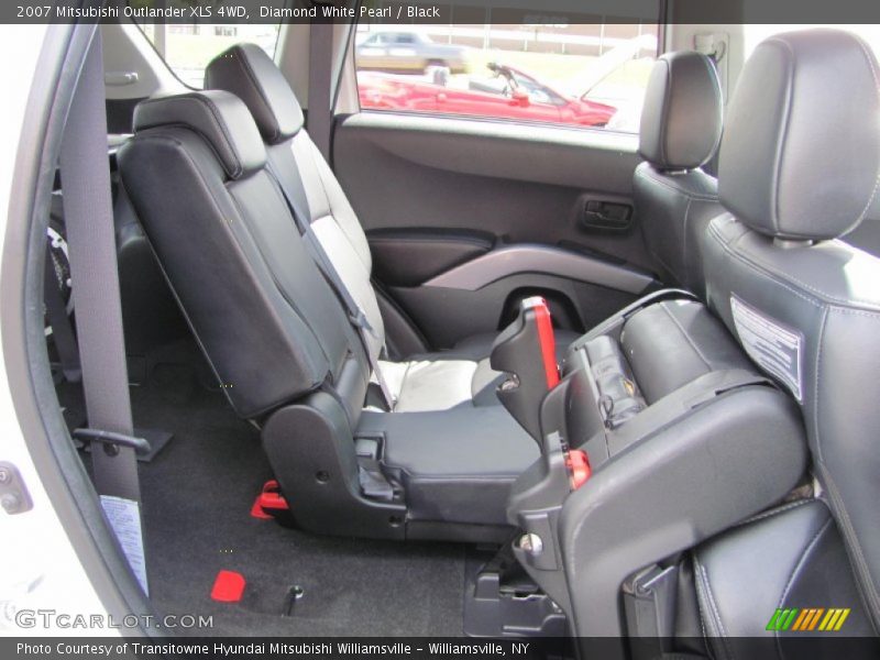 Diamond White Pearl / Black 2007 Mitsubishi Outlander XLS 4WD