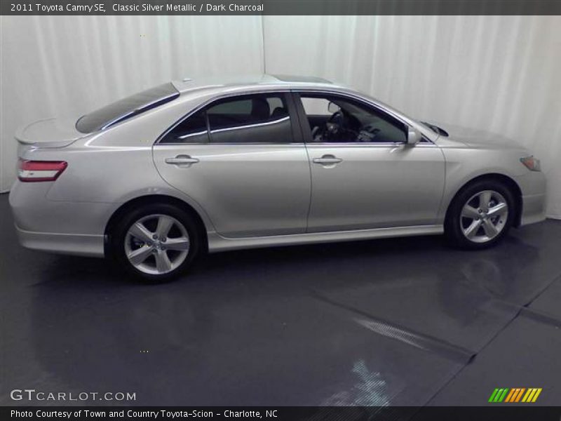 Classic Silver Metallic / Dark Charcoal 2011 Toyota Camry SE