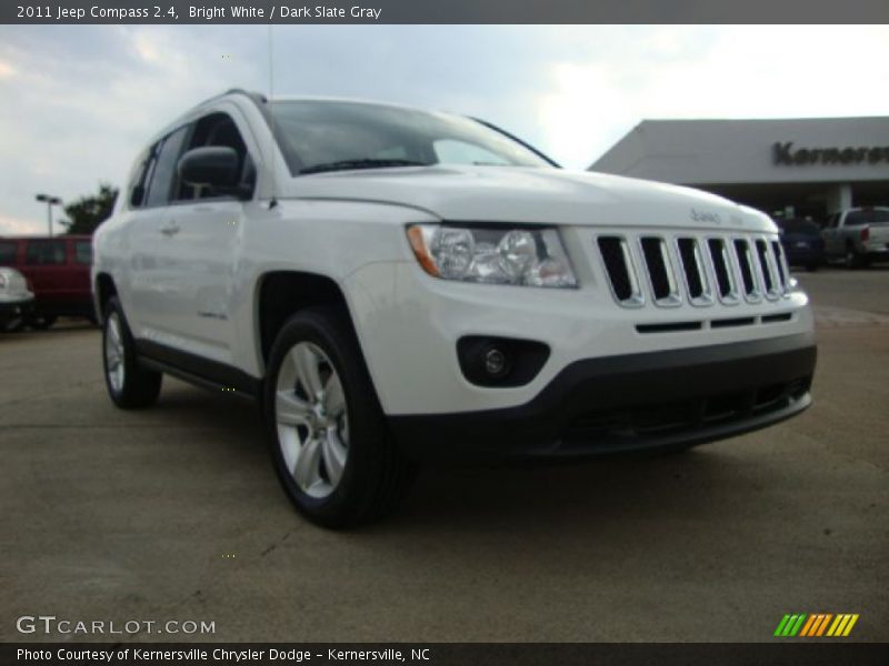 Bright White / Dark Slate Gray 2011 Jeep Compass 2.4