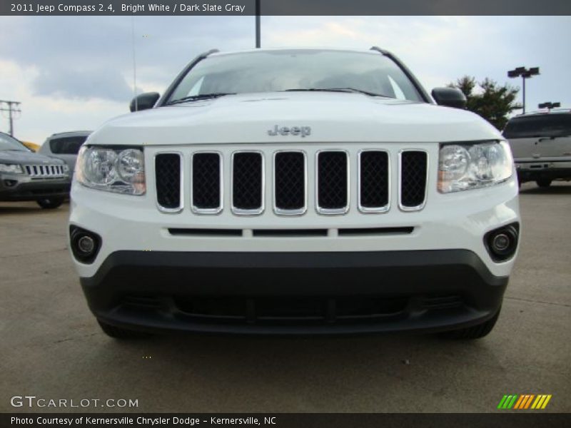 Bright White / Dark Slate Gray 2011 Jeep Compass 2.4