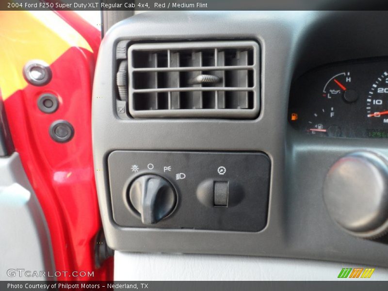 Controls of 2004 F250 Super Duty XLT Regular Cab 4x4