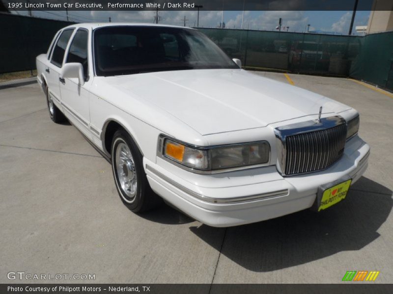 Performance White / Dark Red 1995 Lincoln Town Car Executive
