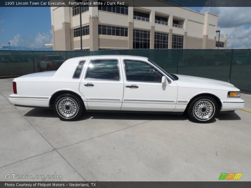 Performance White / Dark Red 1995 Lincoln Town Car Executive