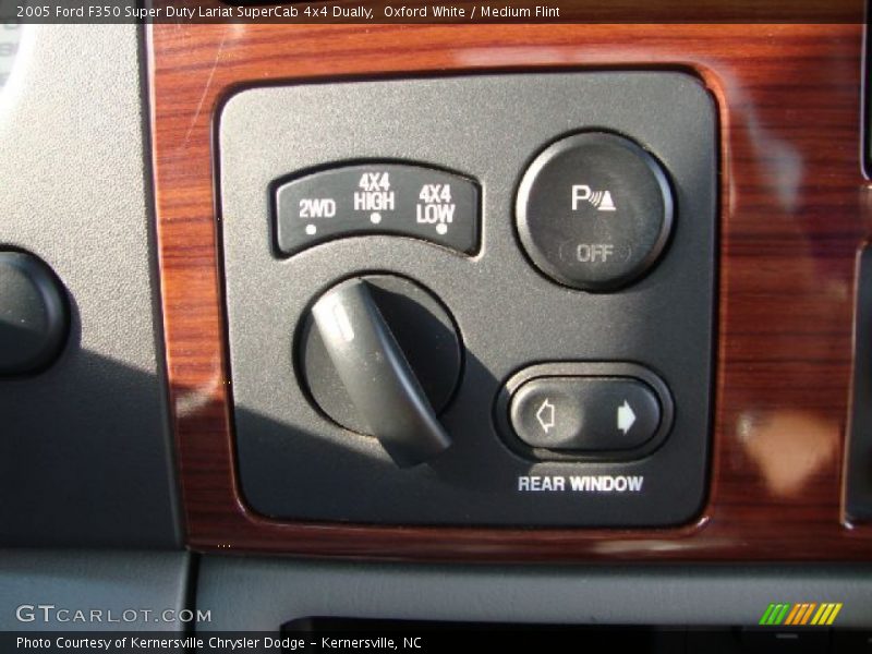 Controls of 2005 F350 Super Duty Lariat SuperCab 4x4 Dually