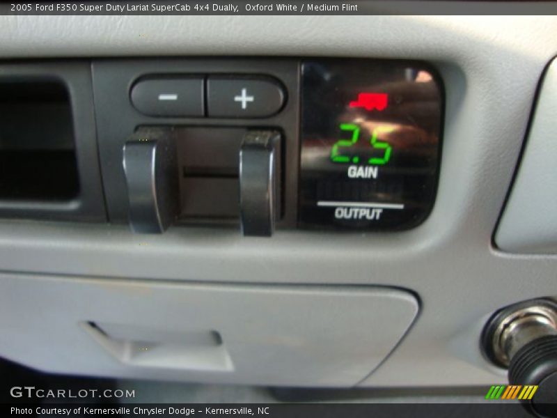 Controls of 2005 F350 Super Duty Lariat SuperCab 4x4 Dually
