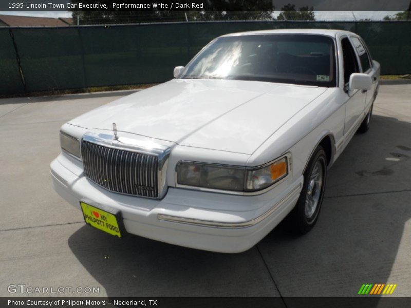 Performance White / Dark Red 1995 Lincoln Town Car Executive