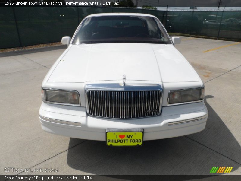 Performance White / Dark Red 1995 Lincoln Town Car Executive