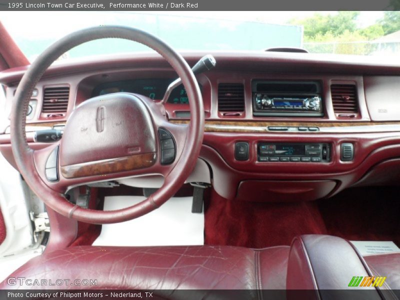 Performance White / Dark Red 1995 Lincoln Town Car Executive