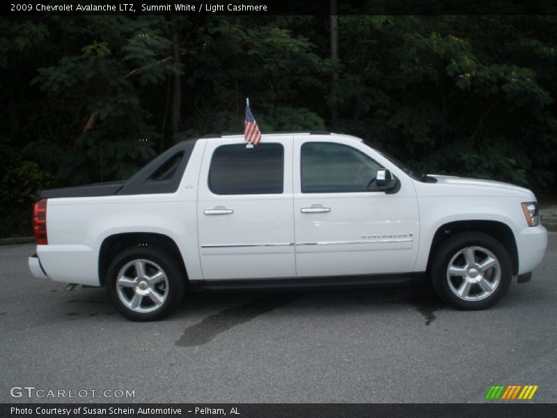 Summit White / Light Cashmere 2009 Chevrolet Avalanche LTZ