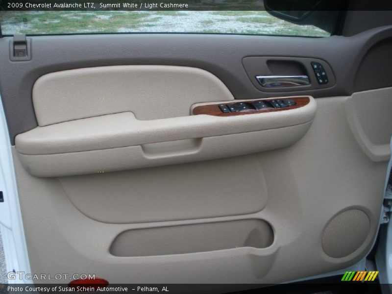 Summit White / Light Cashmere 2009 Chevrolet Avalanche LTZ