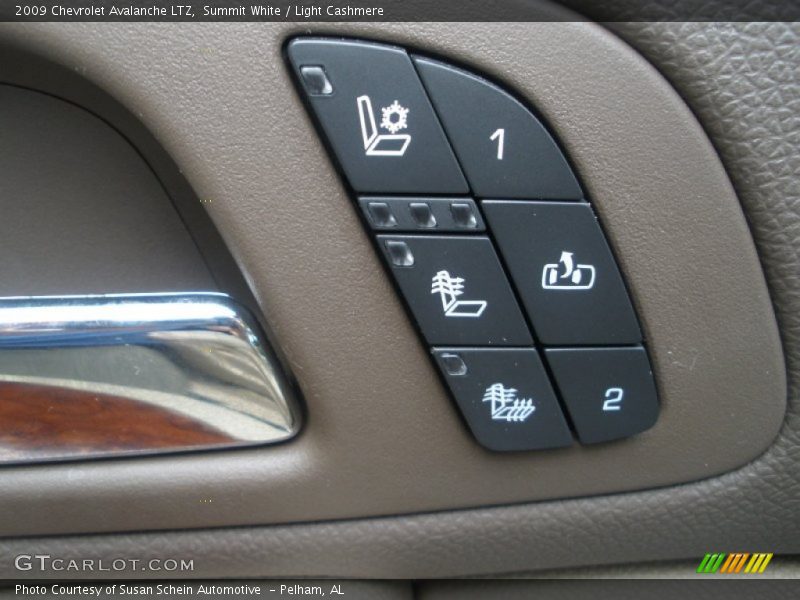 Summit White / Light Cashmere 2009 Chevrolet Avalanche LTZ