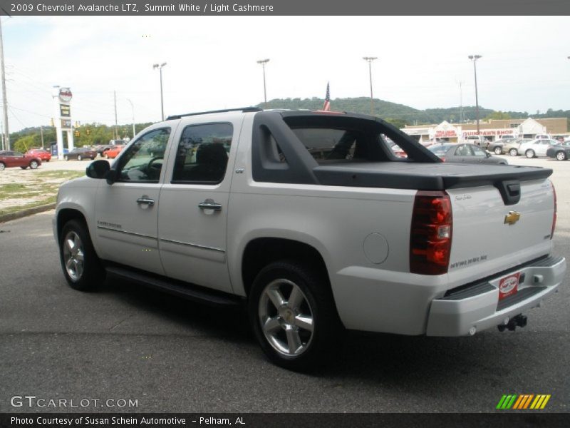Summit White / Light Cashmere 2009 Chevrolet Avalanche LTZ
