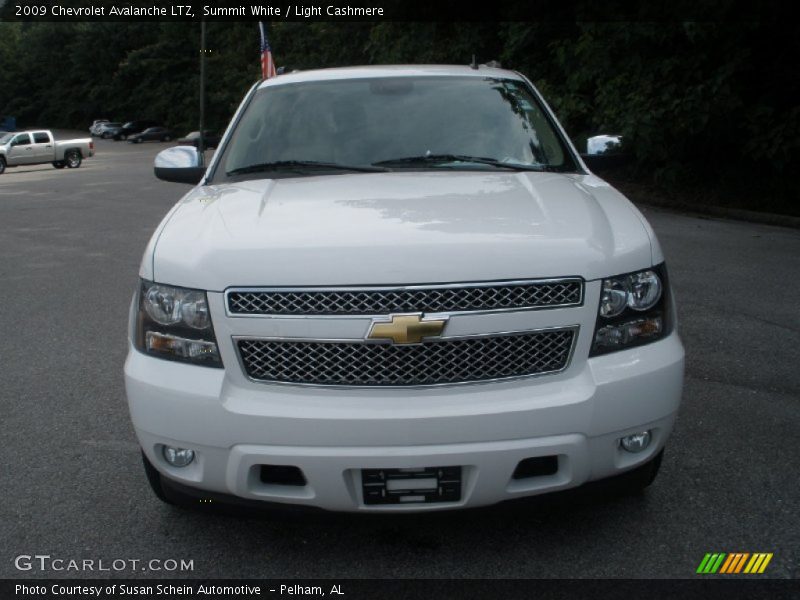 Summit White / Light Cashmere 2009 Chevrolet Avalanche LTZ