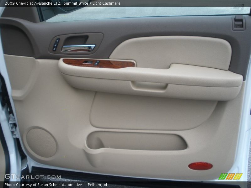 Summit White / Light Cashmere 2009 Chevrolet Avalanche LTZ