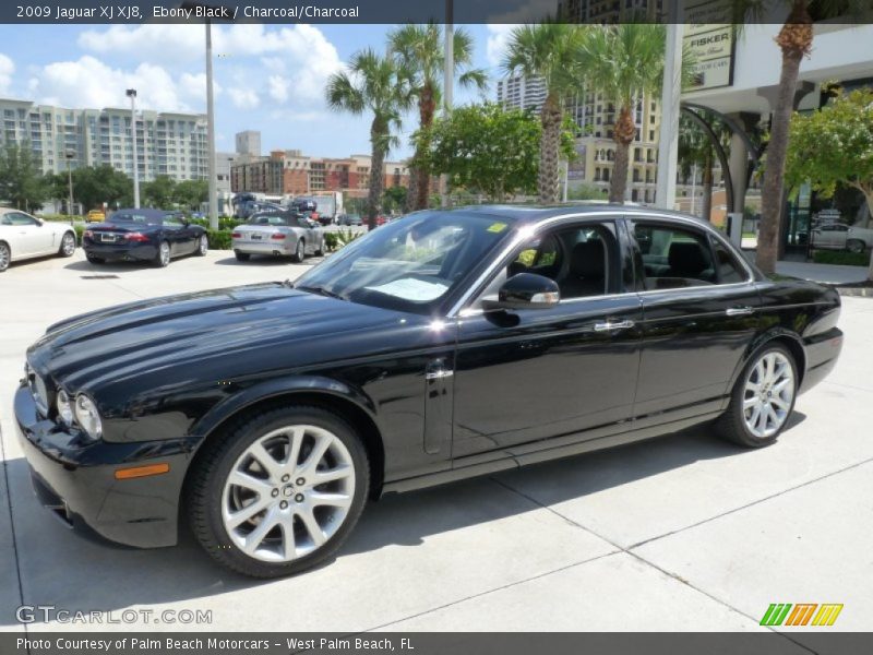 Front 3/4 View of 2009 XJ XJ8