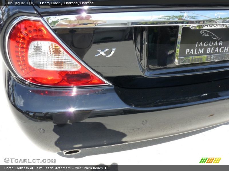 Ebony Black / Charcoal/Charcoal 2009 Jaguar XJ XJ8