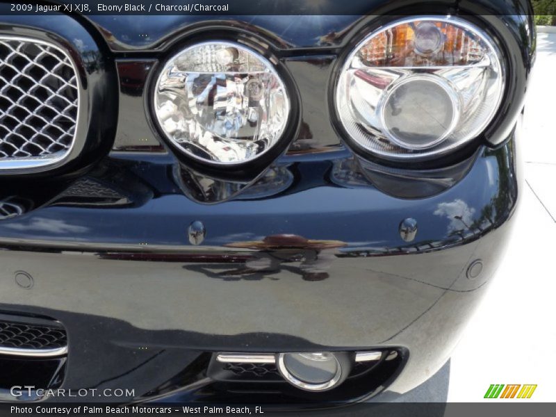 Ebony Black / Charcoal/Charcoal 2009 Jaguar XJ XJ8