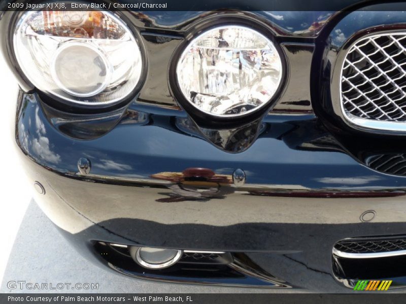 Ebony Black / Charcoal/Charcoal 2009 Jaguar XJ XJ8