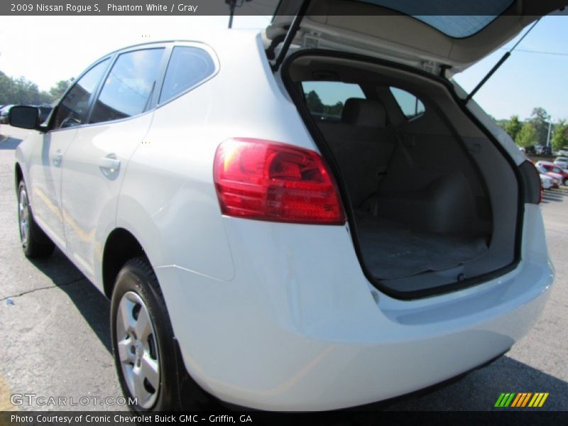 Phantom White / Gray 2009 Nissan Rogue S