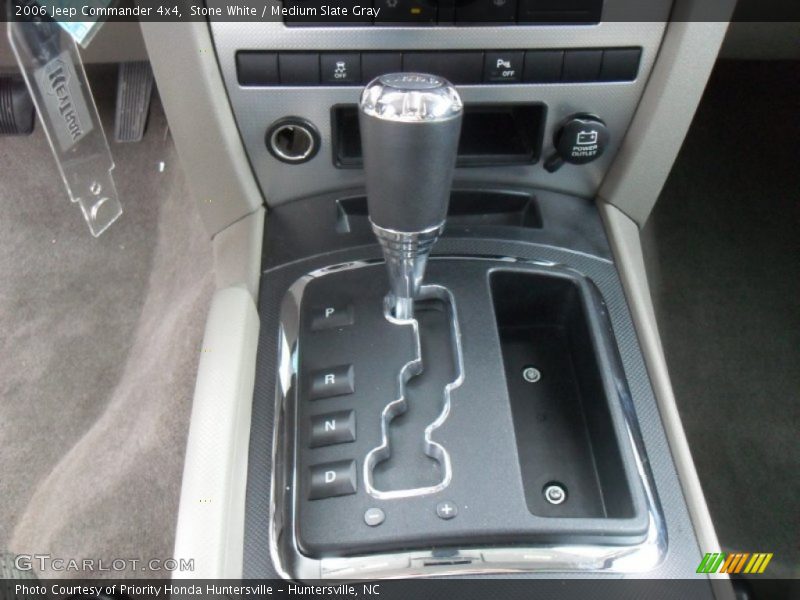 Stone White / Medium Slate Gray 2006 Jeep Commander 4x4