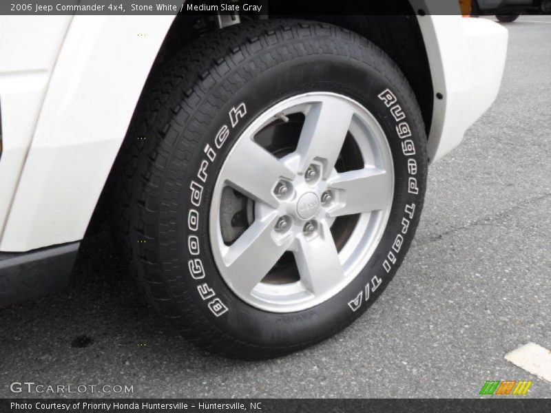 Stone White / Medium Slate Gray 2006 Jeep Commander 4x4