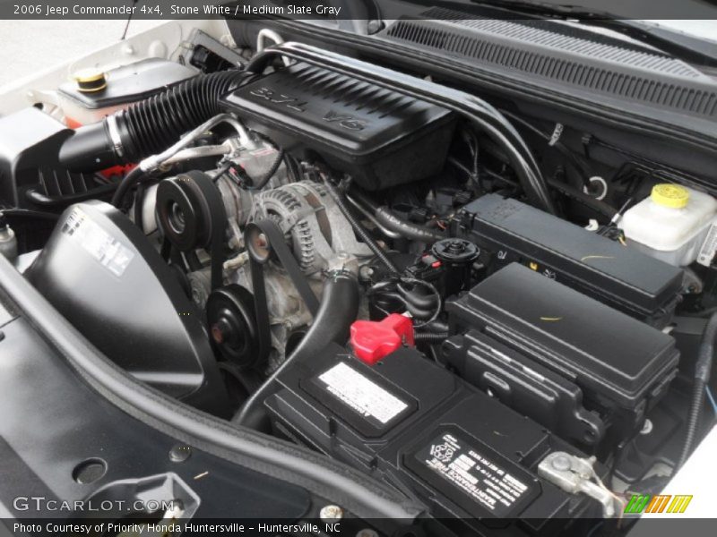 Stone White / Medium Slate Gray 2006 Jeep Commander 4x4