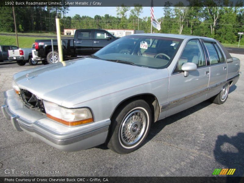 Front 3/4 View of 1992 Roadmaster Limited