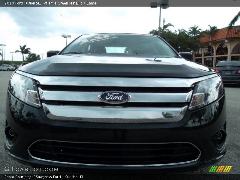 Atlantis Green Metallic / Camel 2010 Ford Fusion SE