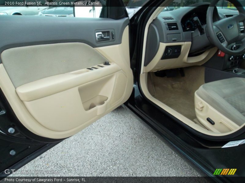Atlantis Green Metallic / Camel 2010 Ford Fusion SE