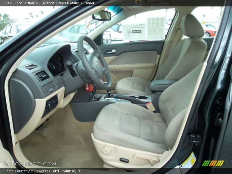 Atlantis Green Metallic / Camel 2010 Ford Fusion SE