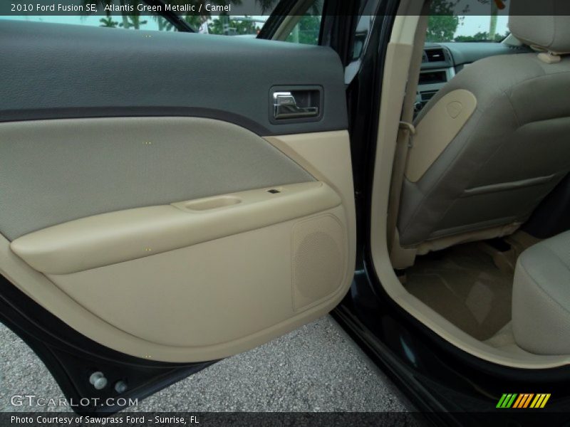 Atlantis Green Metallic / Camel 2010 Ford Fusion SE