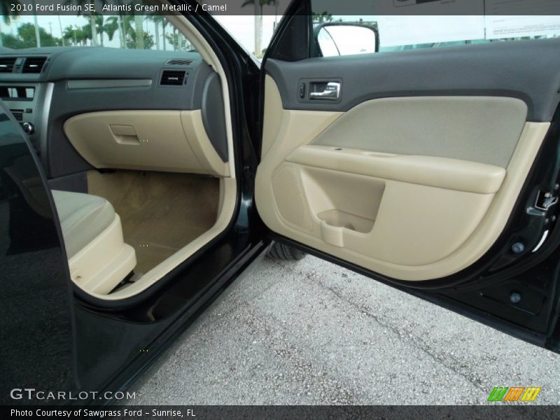 Atlantis Green Metallic / Camel 2010 Ford Fusion SE