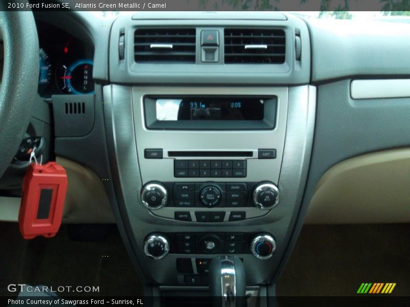 Atlantis Green Metallic / Camel 2010 Ford Fusion SE