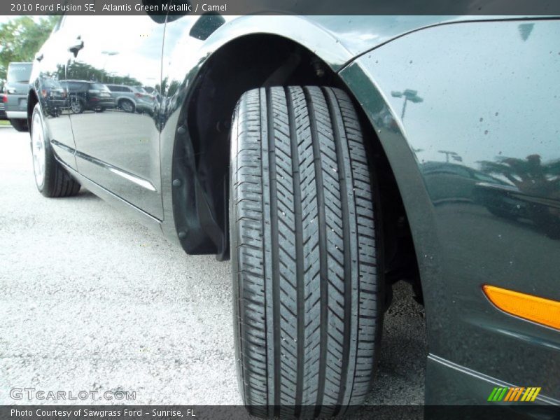 Atlantis Green Metallic / Camel 2010 Ford Fusion SE