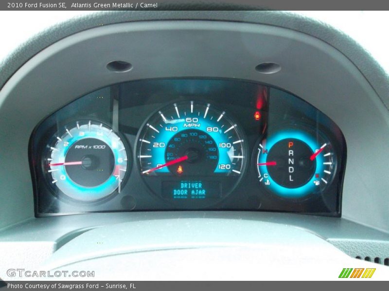 Atlantis Green Metallic / Camel 2010 Ford Fusion SE