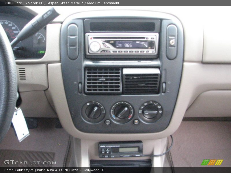 Aspen Green Metallic / Medium Parchment 2002 Ford Explorer XLS