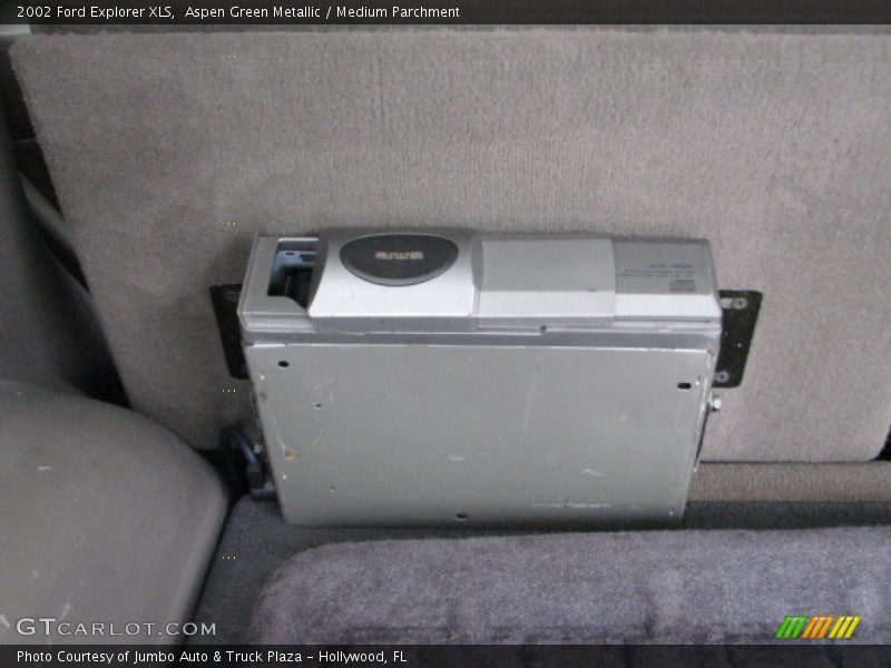 Aspen Green Metallic / Medium Parchment 2002 Ford Explorer XLS