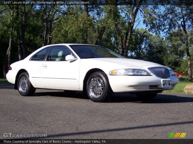 Performance White / Light Parchment 1997 Lincoln Mark VIII