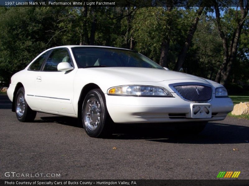 Performance White / Light Parchment 1997 Lincoln Mark VIII