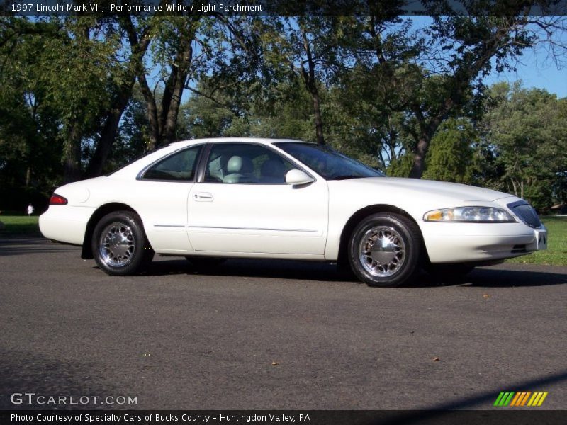 Performance White / Light Parchment 1997 Lincoln Mark VIII